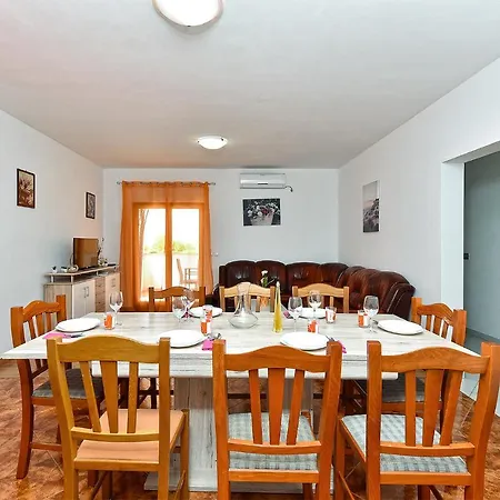 Nyaraló House 1962 Galižana