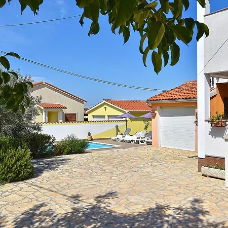 House 1962 Galižana