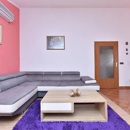 Dom wakacyjny House 1962 Galižana