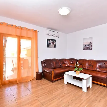 Nyaraló House 1962 Galižana