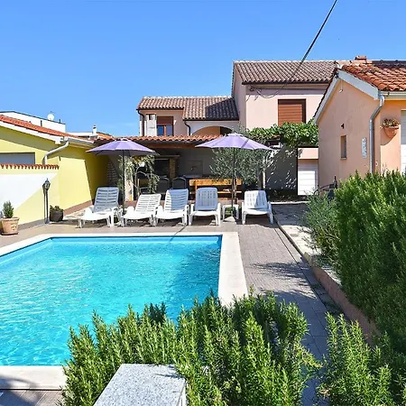 بيت للعطل House 1962 Galižana