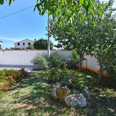 Semesterbostad House 1962 Galižana