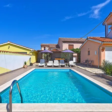 Semesterbostad House 1962 Galižana