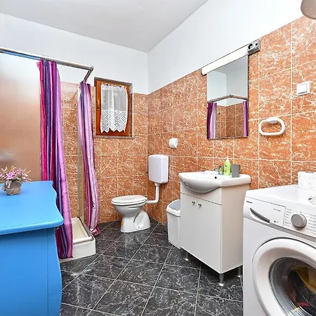 Semesterbostad House 1962 Galižana