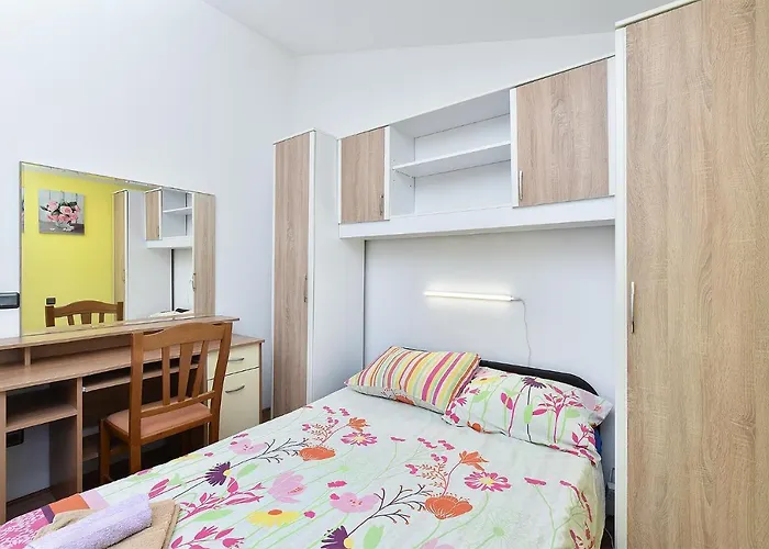 House 1962 بيت للعطل Galižana