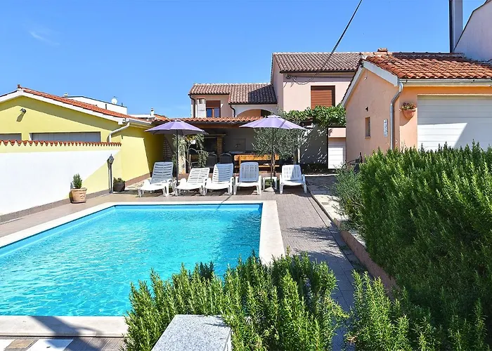 بيت للعطل House 1962 Galižana