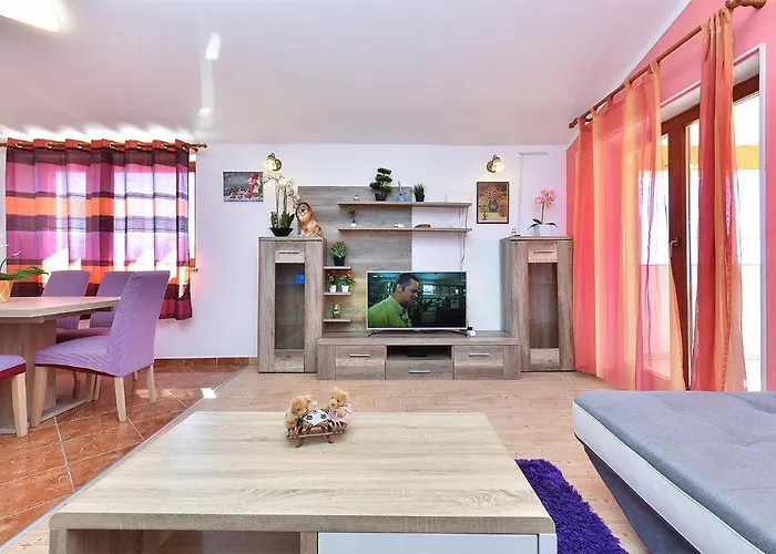 بيت للعطل House 1962 Galižana