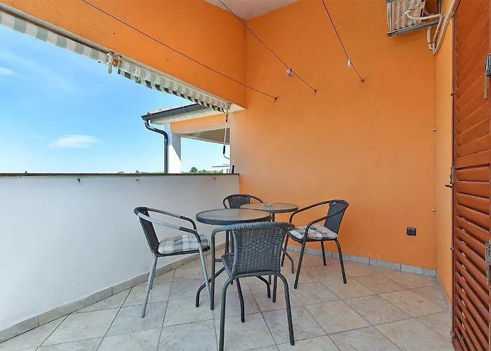 بيت للعطل House 1962 Galižana