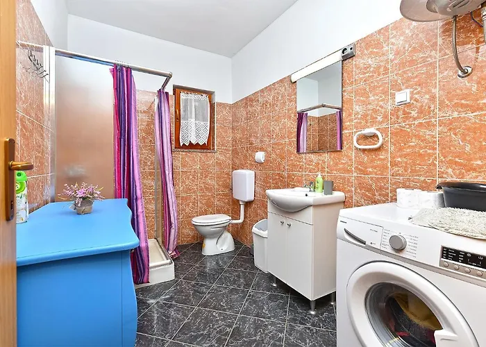 بيت للعطل House 1962 Galižana