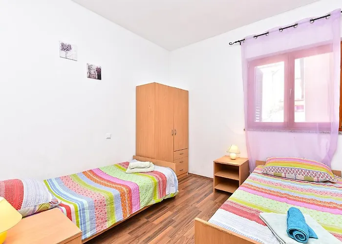 بيت للعطل House 1962 *