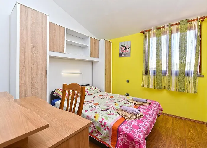 بيت للعطل House 1962 Galižana